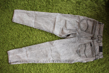 Load image into Gallery viewer, Vintage grey jeans
